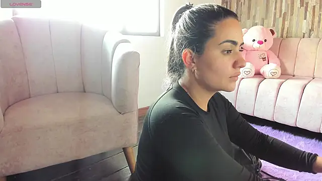 Snapshot of Miilana_ chatting on 03-14-26, 06:35 Miilana online show from 03-14-26, 06:35