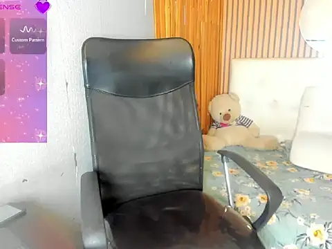 Snapshot of Jhoselinee chatting on 02-23-26, 07:44 Jhoselinee online show from 02-23-26, 07:44