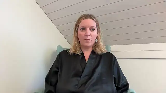 Snapshot of Busenwunder1280 chatting on 03-12-26, 09:15 Busenwunder1280 online show from 03-12-26, 09:15