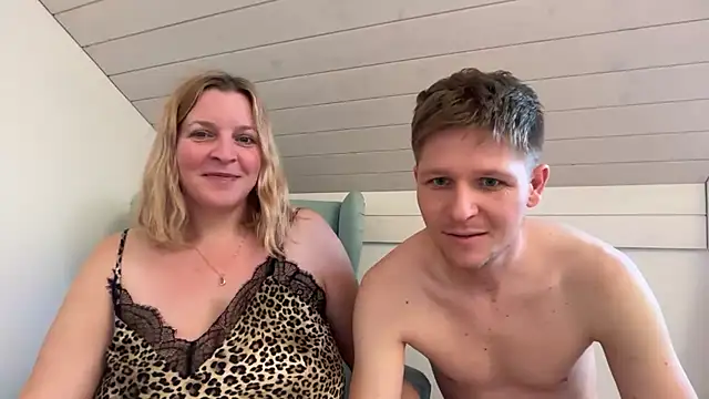 Snapshot of Busenwunder1280 chatting on 03-15-26, 08:42 Busenwunder1280 online show from 03-15-26, 08:42