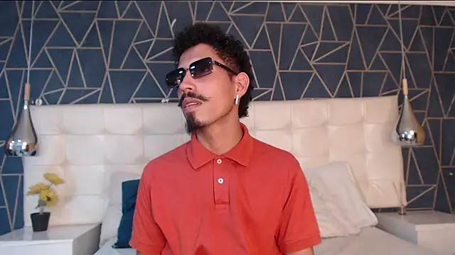 Snapshot of NoaahTylor chatting on 02-16-26, 07:54 NoaahTylor online show from 02-16-26, 07:54