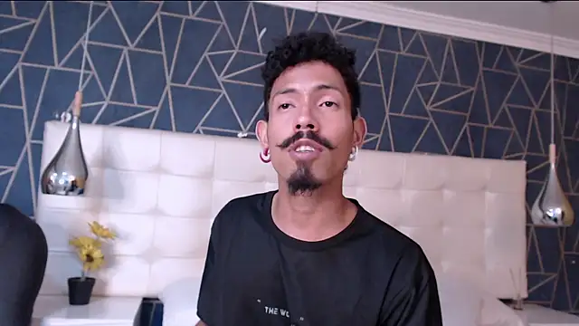 Snapshot of NoaahTylor chatting on 02-20-26, 08:09 NoaahTylor online show from 02-20-26, 08:09