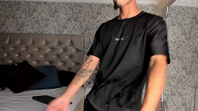 Snapshot of NoaahTylor chatting on 03-07-26, 07:33 NoaahTylor online show from 03-07-26, 07:33