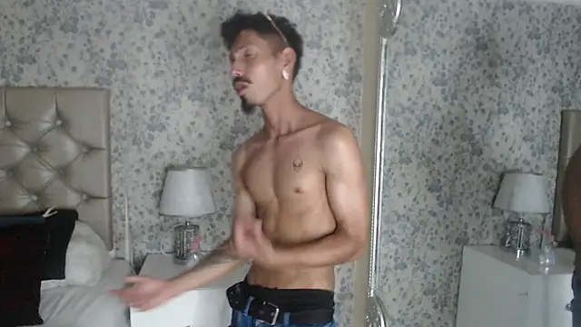 Snapshot of NoaahTylor chatting on 03-08-26, 09:51 NoaahTylor online show from 03-08-26, 09:51