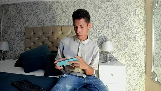 NoaahTylor online show from 04-24-26, 08:22