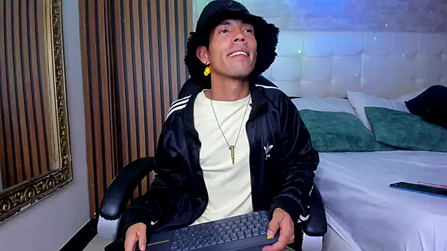 NoaahTylor online show from 05-07-26, 04:18
