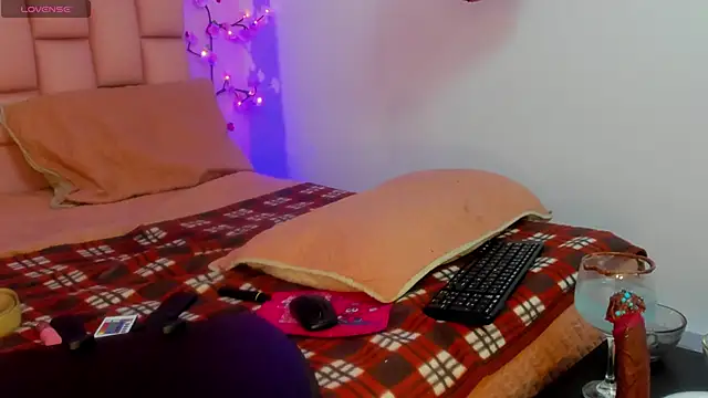 Snapshot of emma_cg chatting on 03-13-26, 07:09 emma cg online show from 03-13-26, 07:09