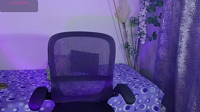 Snapshot of Scarlett_Laurent chatting on 03-11-26, 05:13 Scarlett Laurent online show from 03-11-26, 05:13