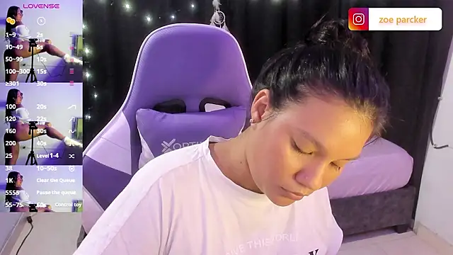 Snapshot of ZoeParcker chatting on 03-12-26, 06:58 ZoeParcker online show from 03-12-26, 06:58