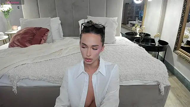 Snapshot of EvaK_ chatting on 02-17-26, 05:26 EvaK online show from 02-17-26, 05:26