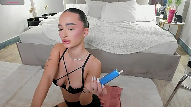 Snapshot of EvaK_ chatting on 03-11-26, 05:35 EvaK online show from 03-11-26, 05:35