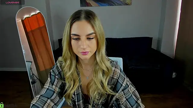 Snapshot of Silen_Tori chatting on 03-09-26, 02:15 Silen Tori online show from 03-09-26, 02:15