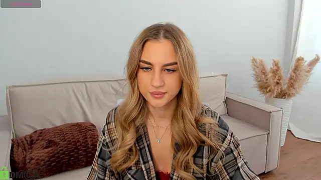 Snapshot of Silen_Tori chatting on 03-11-26, 09:15 Silen Tori online show from 03-11-26, 09:15