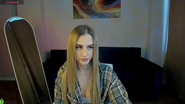 Snapshot of Silen_Tori chatting on 03-12-26, 08:31 Silen Tori online show from 03-12-26, 08:31