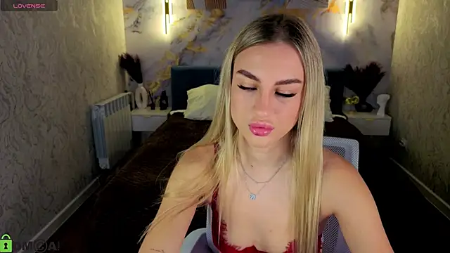 Snapshot of Silen_Tori chatting on 06-11-26, 12:43 Silen Tori online show from 06-11-26, 12:43