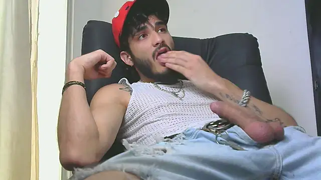 Snapshot of LovexJuxn8 chatting on 02-14-26, 06:59 LovexJuxn8 online show from 02-14-26, 06:59