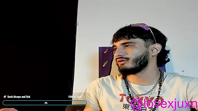 Snapshot of LovexJuxn8 chatting on 03-05-26, 09:33 LovexJuxn8 online show from 03-05-26, 09:33