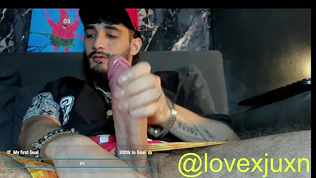 Snapshot of LovexJuxn8 chatting on 03-11-26, 08:04 LovexJuxn8 online show from 03-11-26, 08:04
