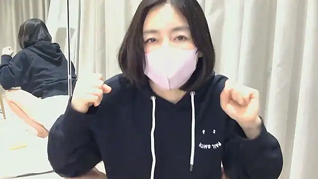 Mochi-Momo online show from 04-14-26, 02:23
