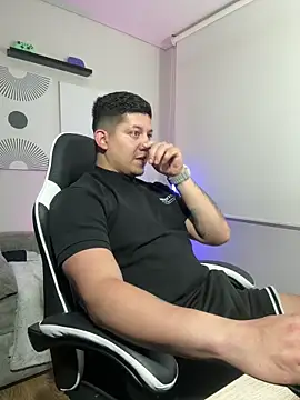 Snapshot of _robertobaggioo chatting on 02-21-26, 09:21 robertobaggioo online show from 02-21-26, 09:21