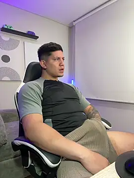 Snapshot of _robertobaggioo chatting on 03-02-26, 12:34 robertobaggioo online show from 03-02-26, 12:34