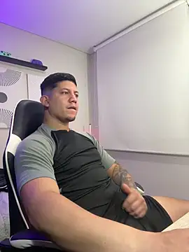 Snapshot of _robertobaggioo chatting on 03-06-26, 12:45 robertobaggioo online show from 03-06-26, 12:45