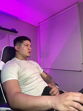 Snapshot of _robertobaggioo chatting on 03-08-26, 05:22 robertobaggioo online show from 03-08-26, 05:22