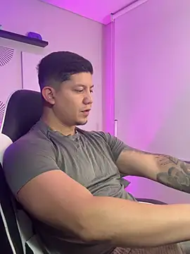 Snapshot of _robertobaggioo chatting on 03-09-26, 12:53 robertobaggioo online show from 03-09-26, 12:53