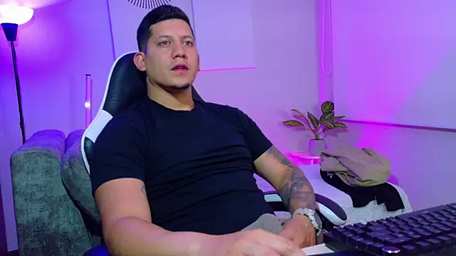  robertobaggioo online show from 07-23-26, 12:36