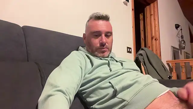 Snapshot of marcovik1 chatting on 03-11-26, 12:27 marcovik1 online show from 03-11-26, 12:27