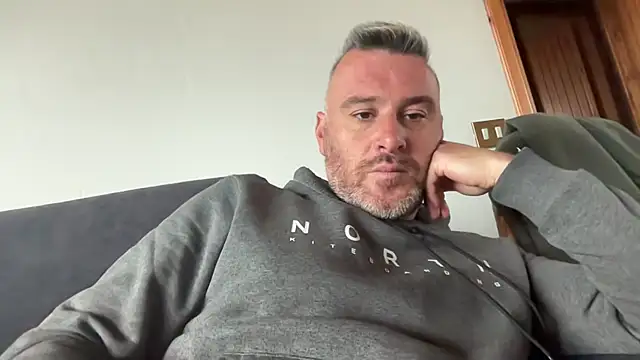 Snapshot of marcovik1 chatting on 03-11-26, 12:33 marcovik1 online show from 03-11-26, 12:33