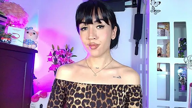 Snapshot of Yiyii chatting on 05-11-26, 08:06 Yiyii online show from 05-11-26, 08:06