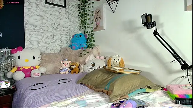 Snapshot of Yiyii chatting on 06-25-26, 12:42 Yiyii online show from 06-25-26, 12:42