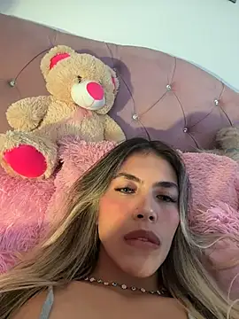 Snapshot of soffia_7 chatting on 03-07-26, 04:20 soffia 7 online show from 03-07-26, 04:20