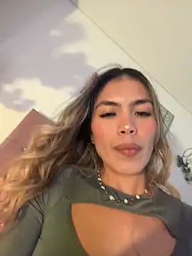 Snapshot of soffia_7 chatting on 03-08-26, 04:16 soffia 7 online show from 03-08-26, 04:16