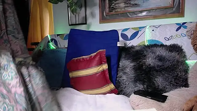 Snapshot of Merry-Olsen chatting on 03-06-26, 08:27 Merry-Olsen online show from 03-06-26, 08:27