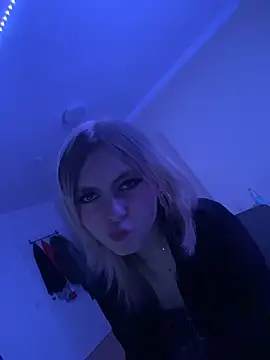 Snapshot of Milli-Kiss chatting on 02-16-26, 09:11 Milli-Kiss online show from 02-16-26, 09:11