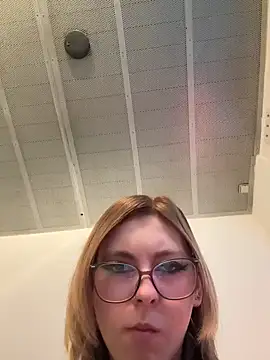 Snapshot of Milli-Kiss chatting on 03-11-26, 02:23 Milli-Kiss online show from 03-11-26, 02:23