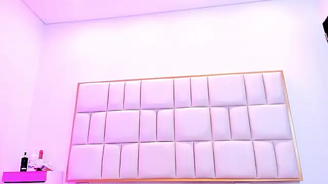 Violetta-foxx online show from 03-04-26, 07:42