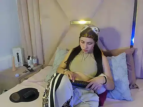 Snapshot of ElaSalvatorehh chatting on 04-07-26, 01:11 ElaSalvatorehh online show from 04-07-26, 01:11