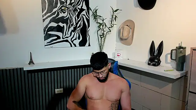 Snapshot of BENEDIICK chatting on 03-07-26, 02:52 BENEDIICK online show from 03-07-26, 02:52