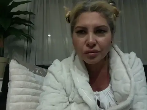 mistycbeauty online show from 04-27-26, 03:37