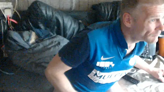 Snapshot of BISLETJE1980 chatting on 02-15-26, 11:52 BISLETJE1980 online show from 02-15-26, 11:52