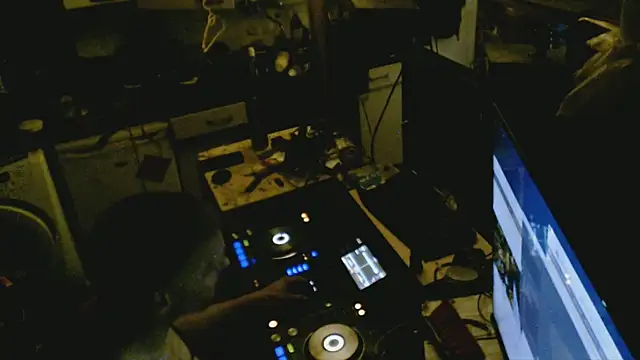 Snapshot of BISLETJE1980 chatting on 02-21-26, 02:01 BISLETJE1980 online show from 02-21-26, 02:01