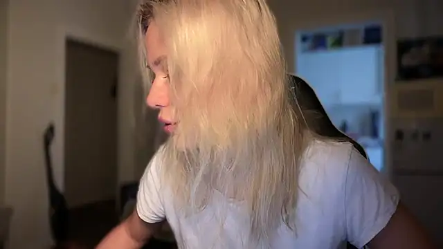 Snapshot of Leylia_Lily chatting on 03-06-26, 09:39 Leylia Lily online show from 03-06-26, 09:39