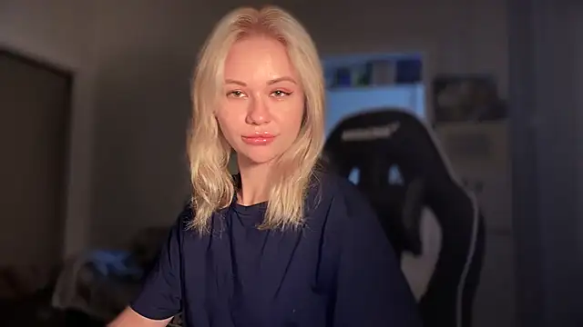 Snapshot of Leylia_Lily chatting on 03-10-26, 10:42 Leylia Lily online show from 03-10-26, 10:42