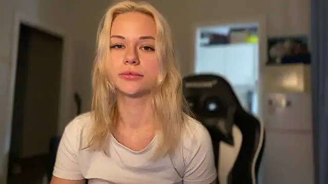 Snapshot of Leylia_Lily chatting on 03-25-26, 09:59 Leylia Lily online show from 03-25-26, 09:59