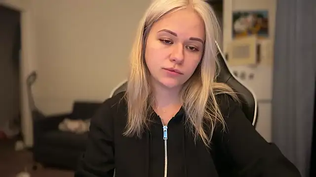 Snapshot of Leylia_Lily chatting on 04-10-26, 06:34 Leylia Lily online show from 04-10-26, 06:34