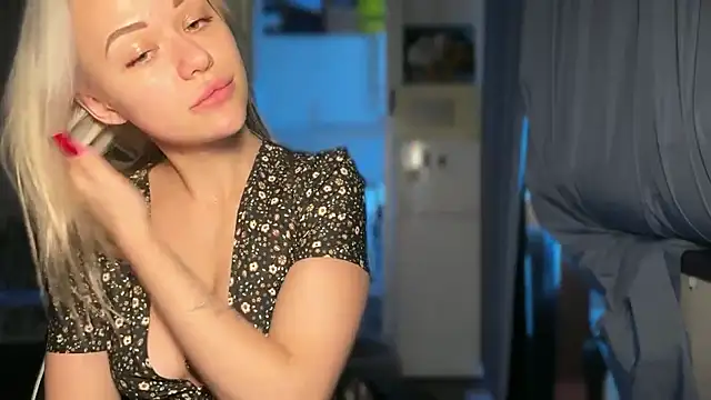 Snapshot of Leylia_Lily chatting on 04-11-26, 02:32 Leylia Lily online show from 04-11-26, 02:32