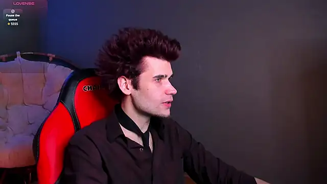 Snapshot of trevor_dreams chatting on 02-19-26, 10:33 trevor dreams online show from 02-19-26, 10:33